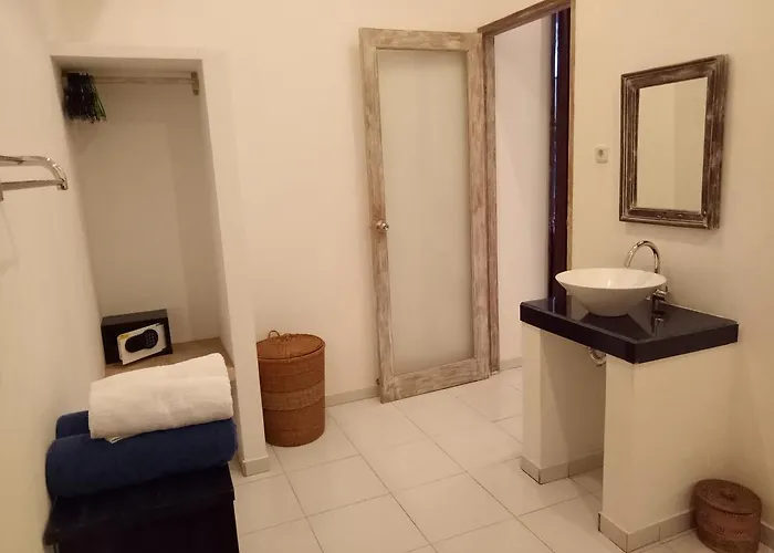Esa Villa *